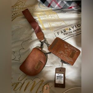 Wrangler Tan Leather Wallet and Keychain Set